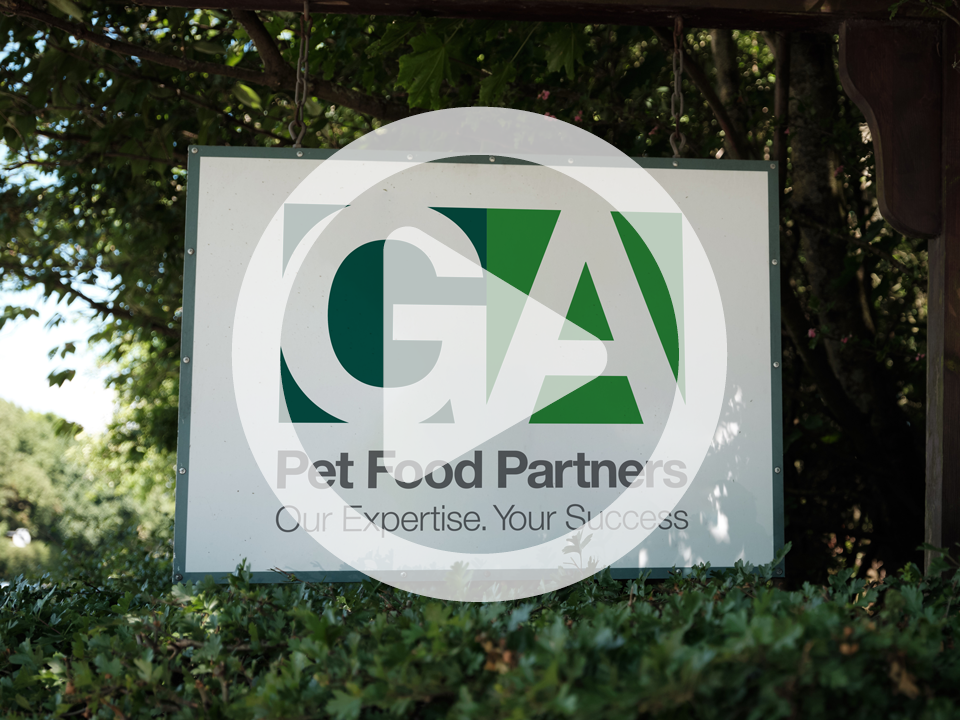 Видеотур позволяет вам путешествовать по предприятиям по производству кормов для домашних животных под собственной торговой маркой GA Pet Food Partners, не выходя из дома.
